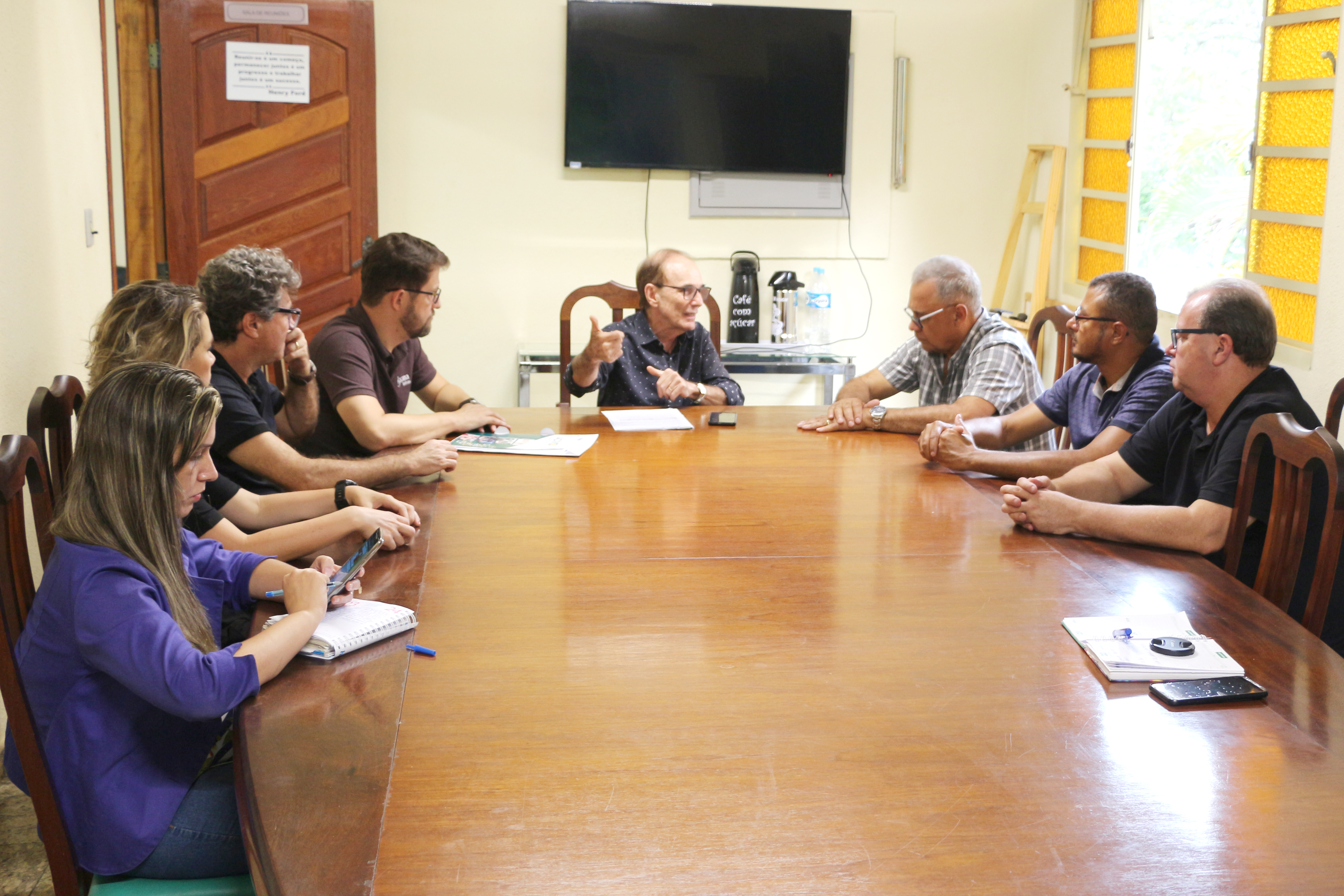 No momento, você está visualizando Em reunião com diretores da ACIV, prefeito assume compromisso de finalizar revitalização até 2020