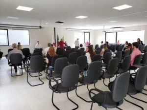 Leia mais sobre o artigo Comércio continua fechado; decisão será reavaliada em uma semana