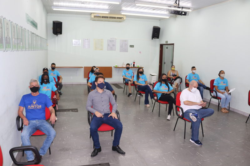 No momento, você está visualizando Alunos recebem certificado de conclusão do ACIV Jovem Empreendedor