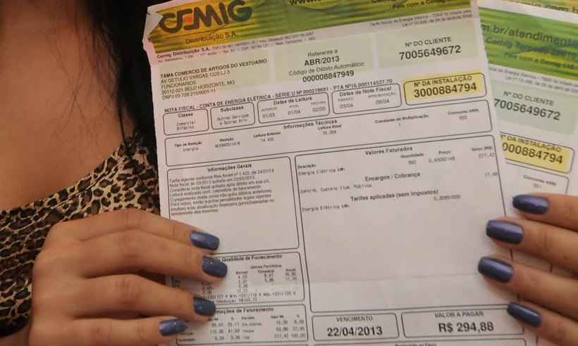 No momento, você está visualizando Zema anuncia parcelamento de conta de água e luz para comerciantes e consumidores