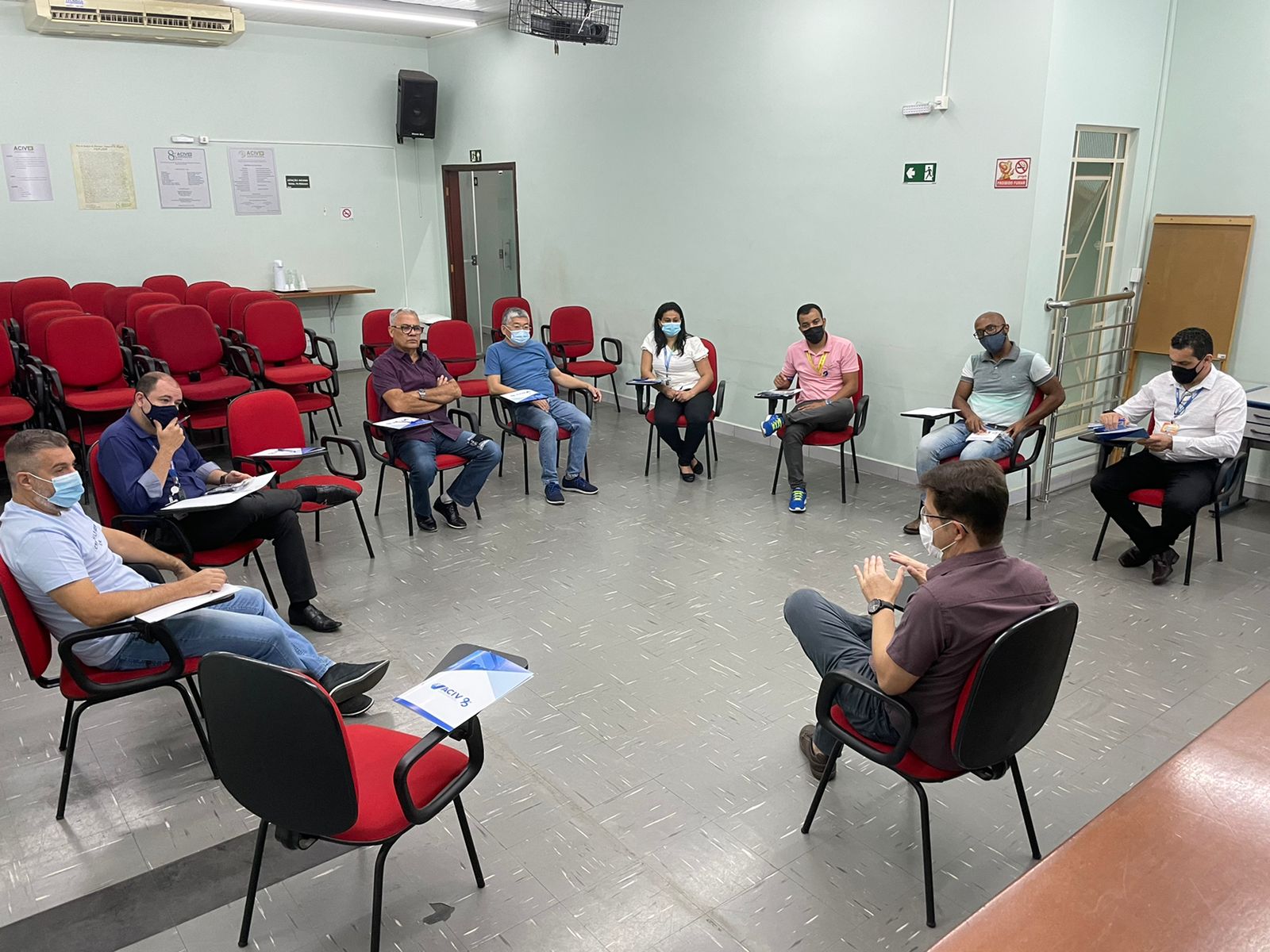 No momento, você está visualizando Comerciantes do calçadão procuram ACIV para falar de estacionamento e comércio ambulante