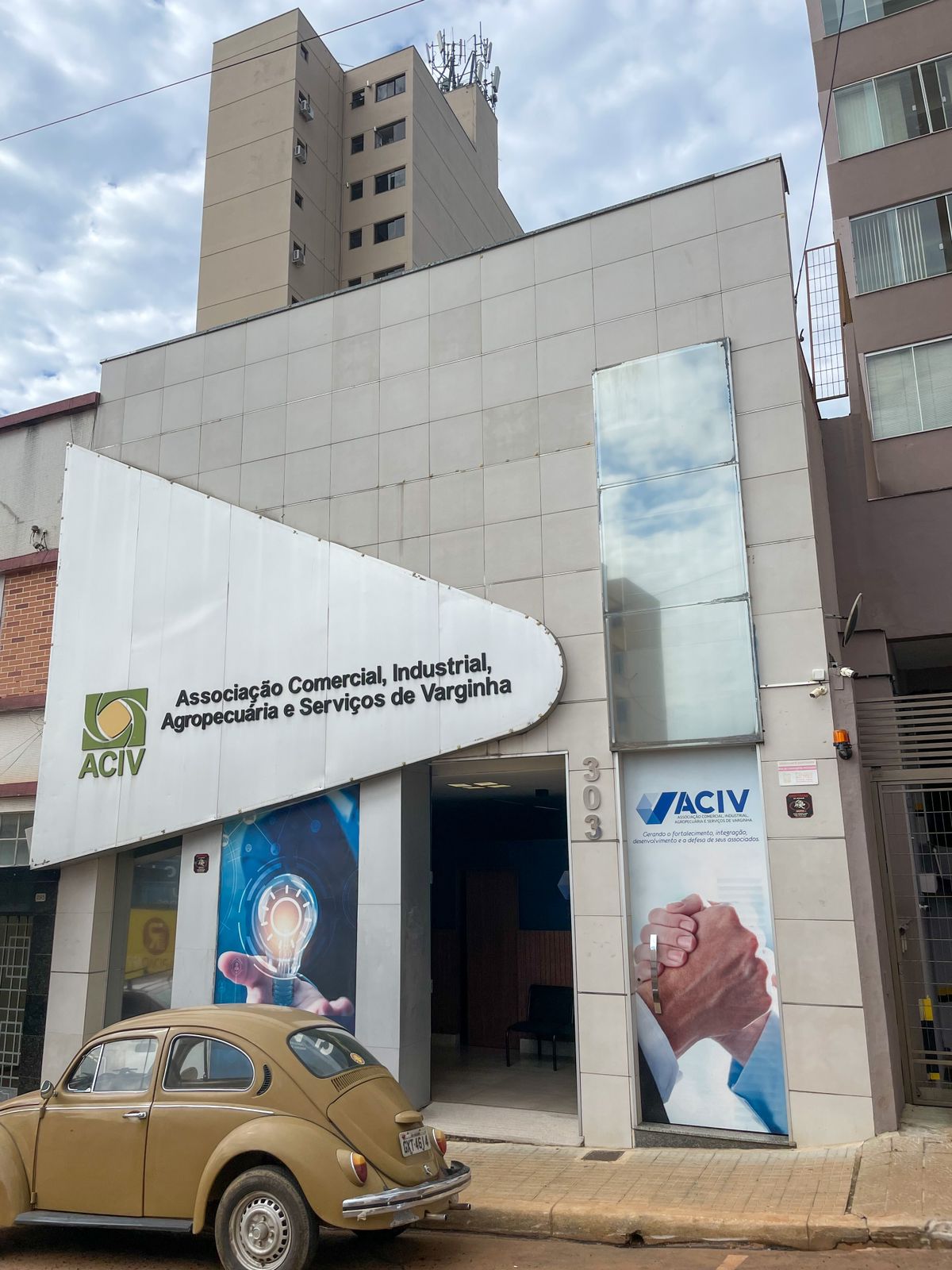 No momento, você está visualizando Associação Comercial de Varginha completa 99 anos