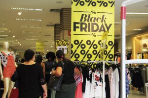 Leia mais sobre o artigo Pesquisa realizada pela ACIV aponta que 58% dos consumidores de Varginha pretendem comprar na Black Friday