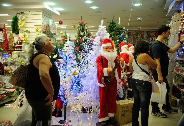 No momento, você está visualizando Consumidores de Varginha estão dispostos a investir em presentes mais caros neste Natal, revela pesquisa da ACIV