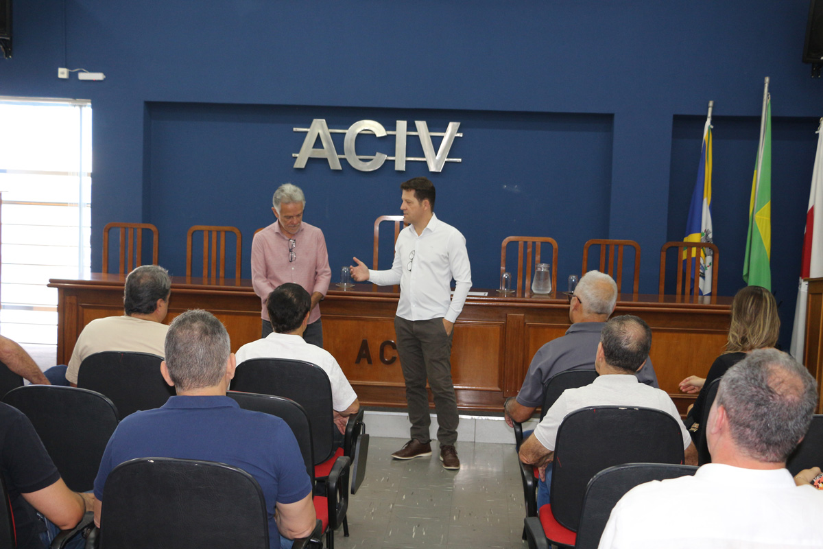 Leia mais sobre o artigo Nova Área Azul em Varginha: Comerciantes são informados em reunião na ACIV