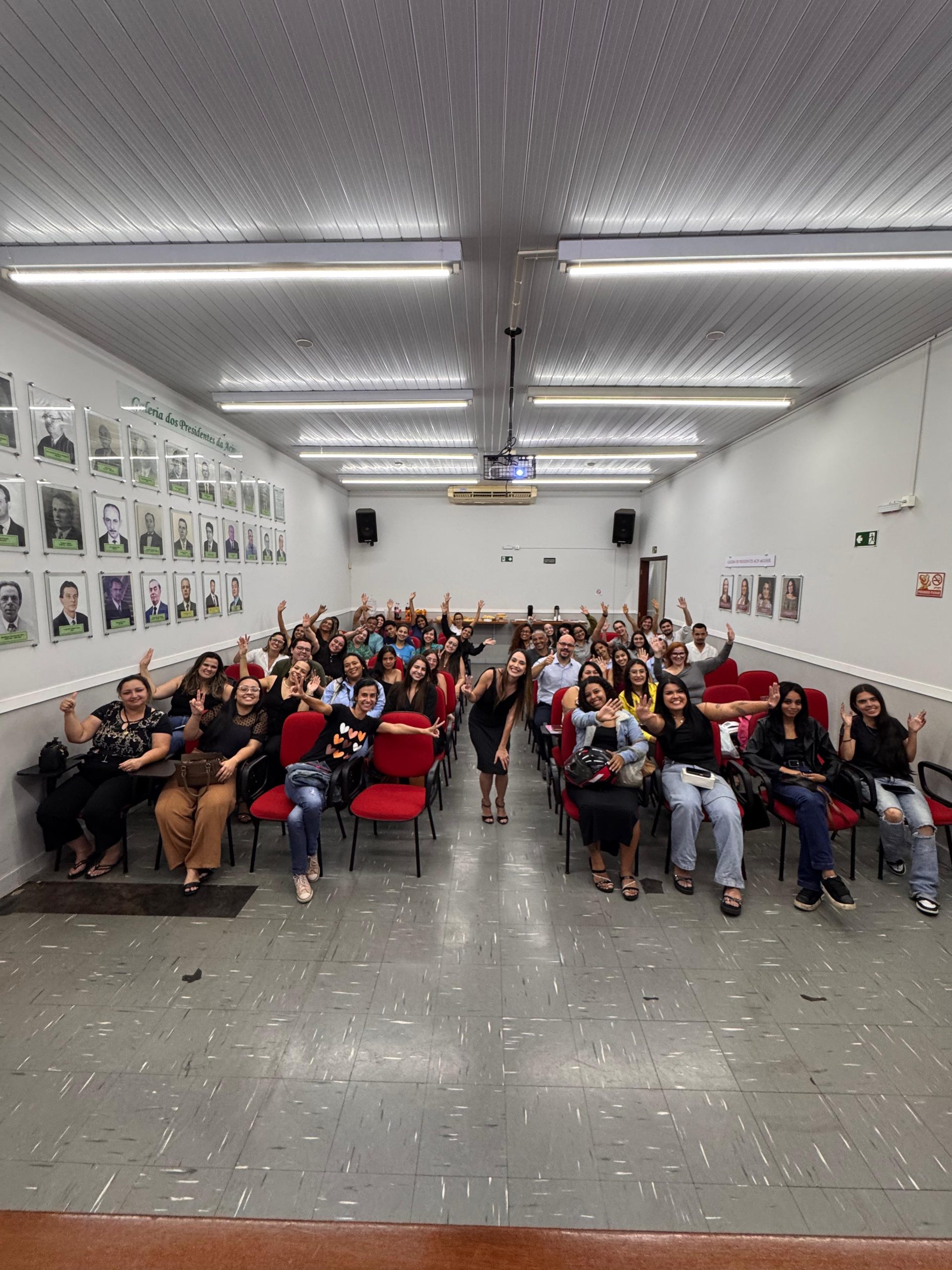No momento, você está visualizando Auditório da ACIV lota em palestra “O Segredo do Atendimento que Vende!”