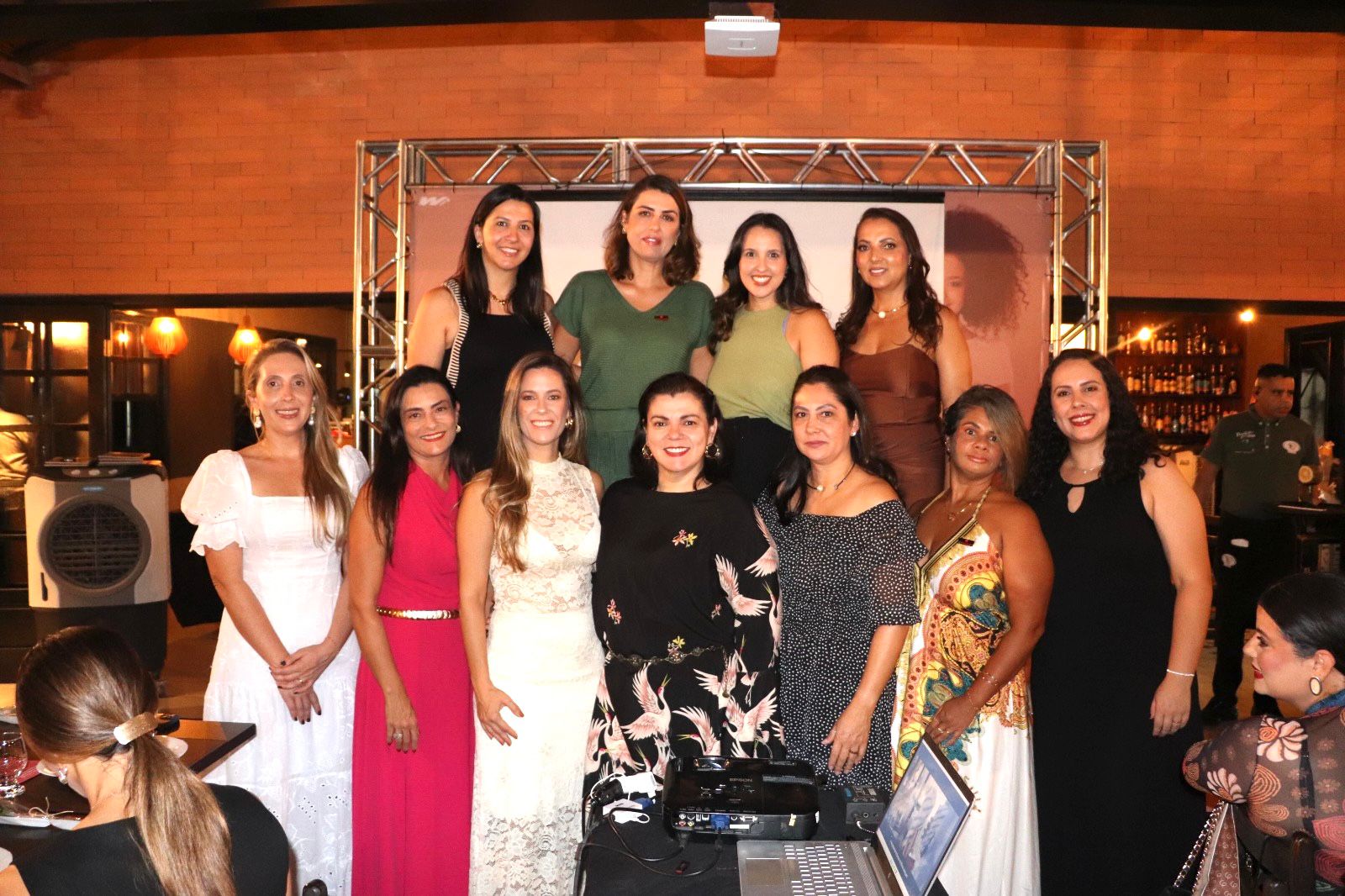 No momento, você está visualizando 14º Batom com Prosa reúne mais de 100 mulheres em noite de diálogo sobre corpo, mente e saúde feminina em Varginha